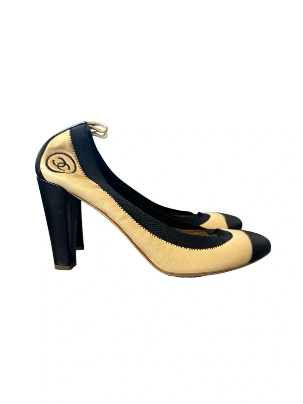 Chanel Interlocking CC Logo Leather Pumps – EU 39 US 8